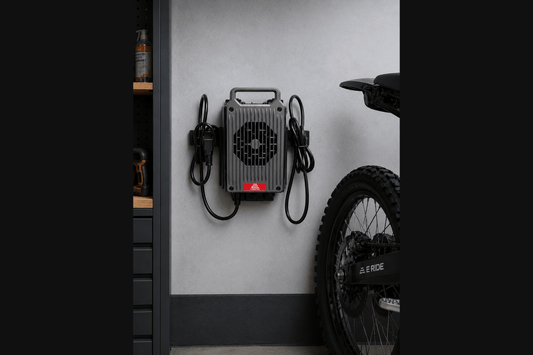 Wandhalter für Original E-Ride Pro Ladegerät | Passend für SE, SR, SS 2.0 & SS 3.0 | inkl. Kabelhalter