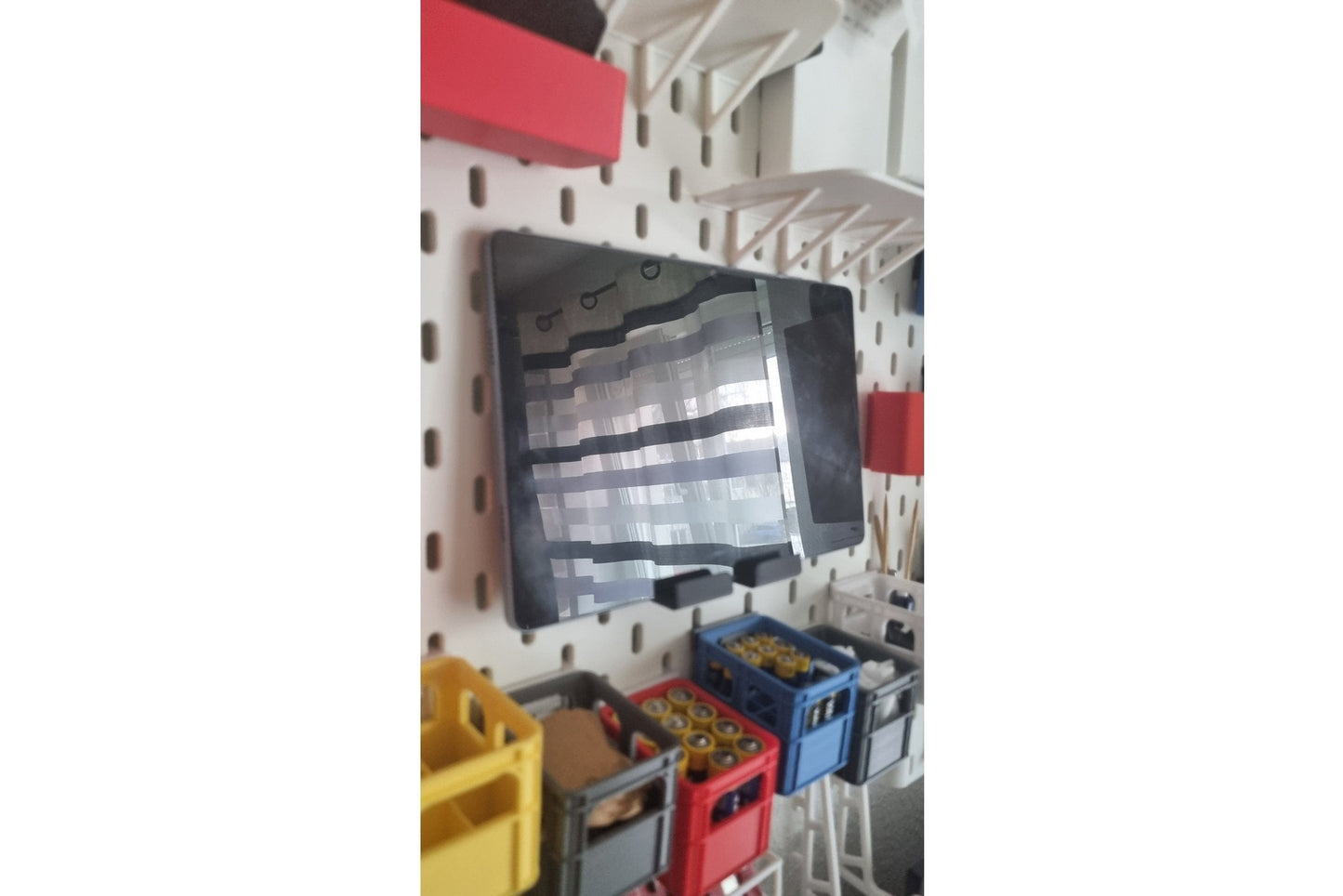 Handy oder Tablethalterung für Ikea Skadis - Praktische Lösung für Ihren Arbeitsbereich