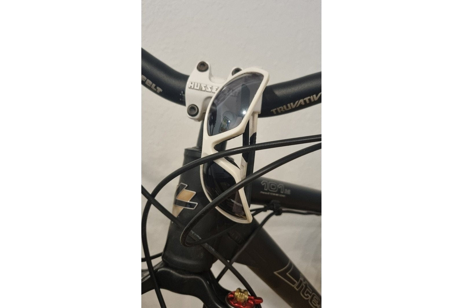 Brillenhalter für Fahrradlenker