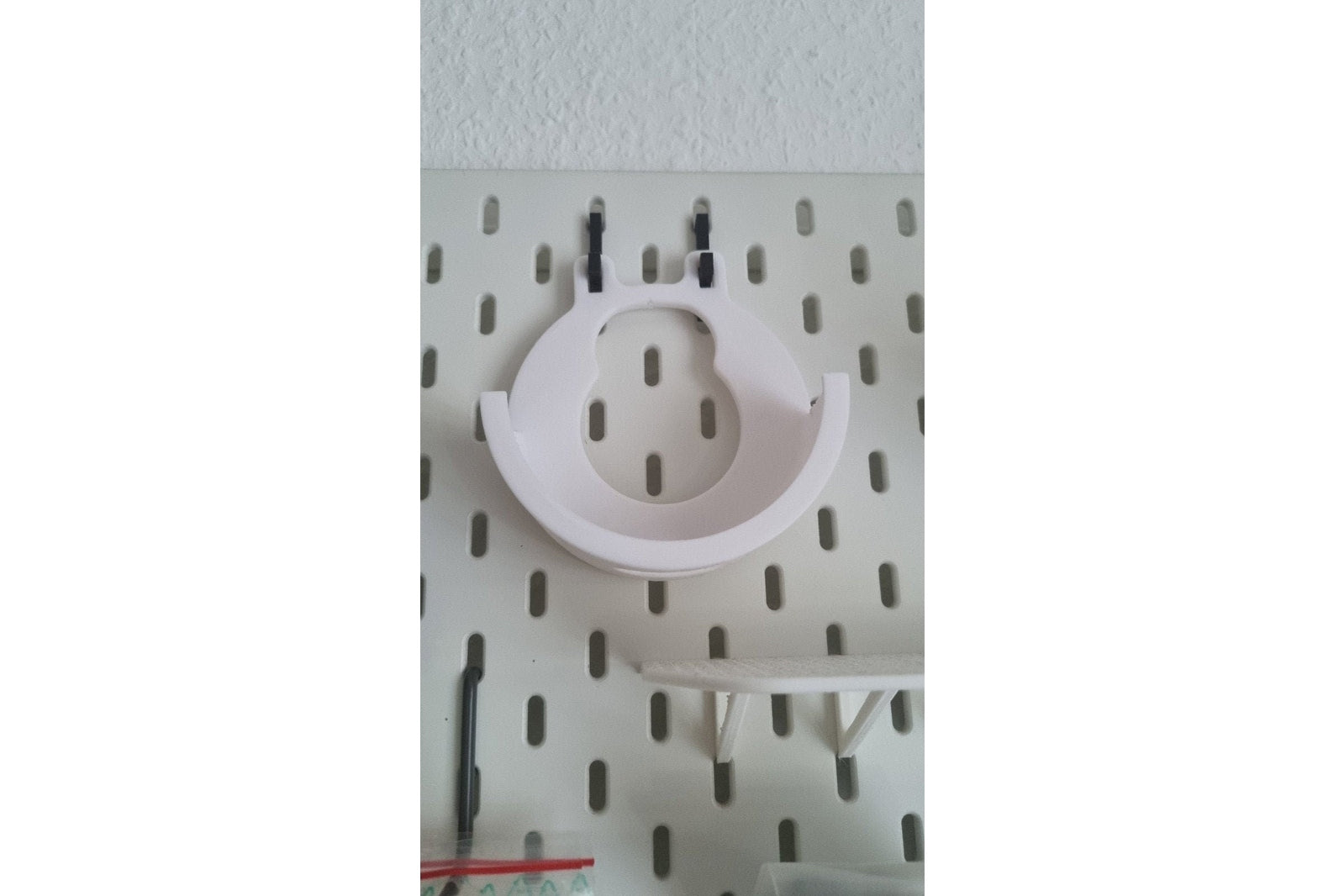 Echo Dot Halterung für Ikea Skadis