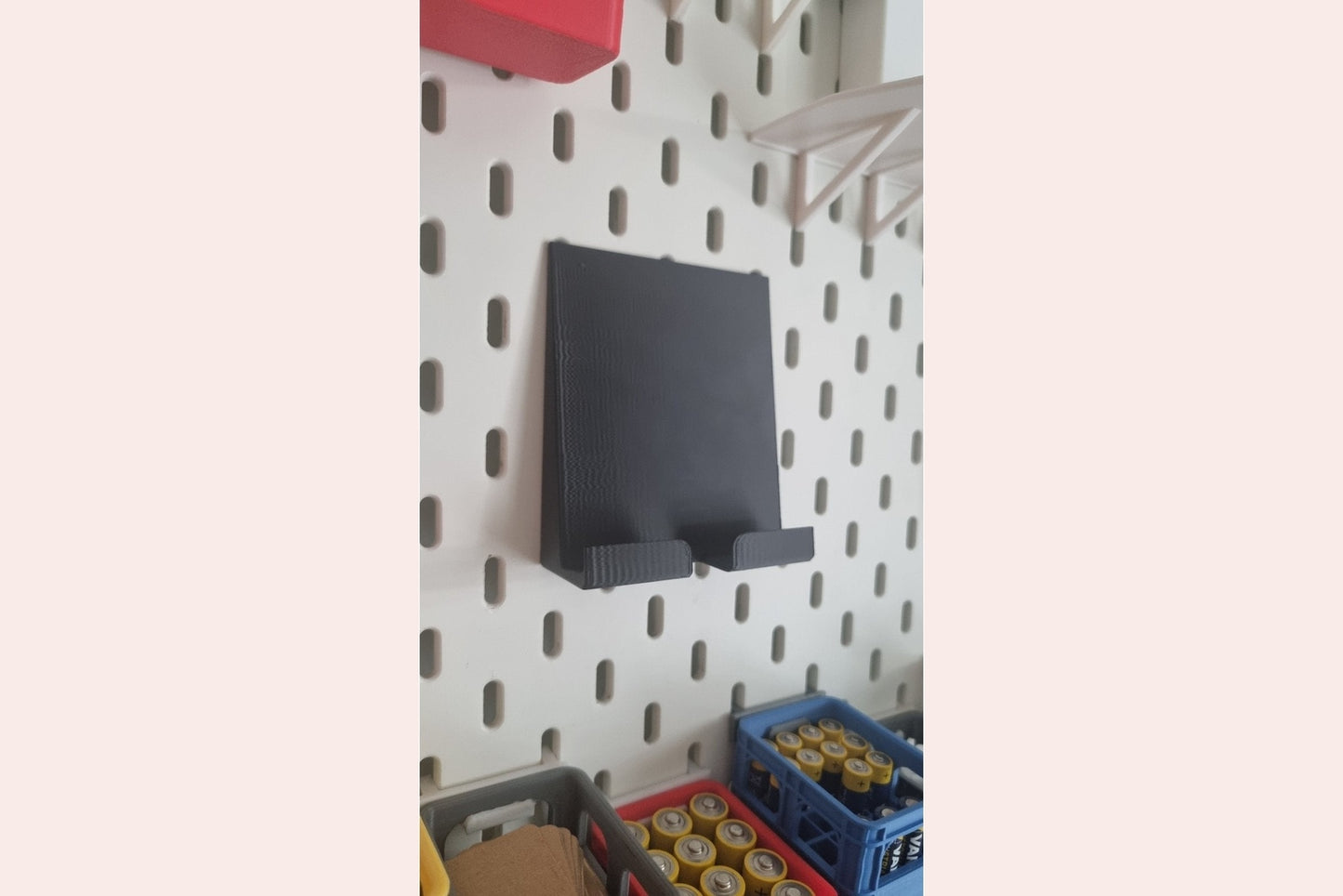 Handy oder Tablethalterung für Ikea Skadis - Praktische Lösung für Ihren Arbeitsbereich