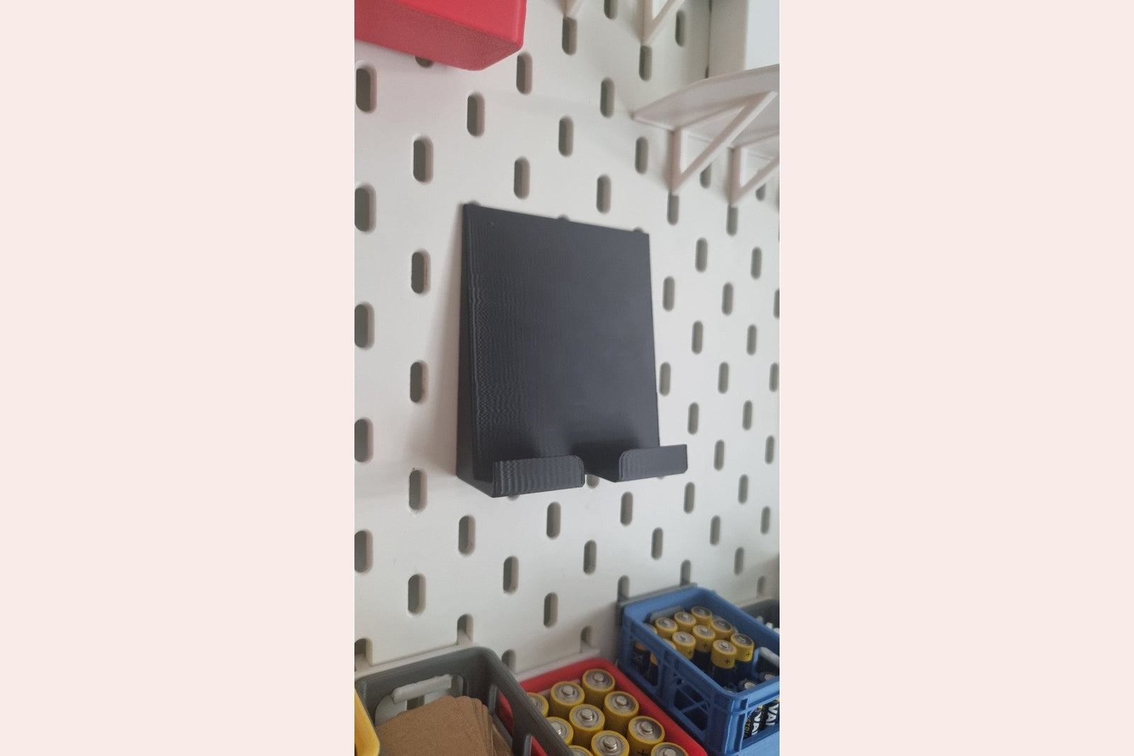 Handy oder Tablethalterung für Ikea Skadis - Praktische Lösung für Ihren Arbeitsbereich
