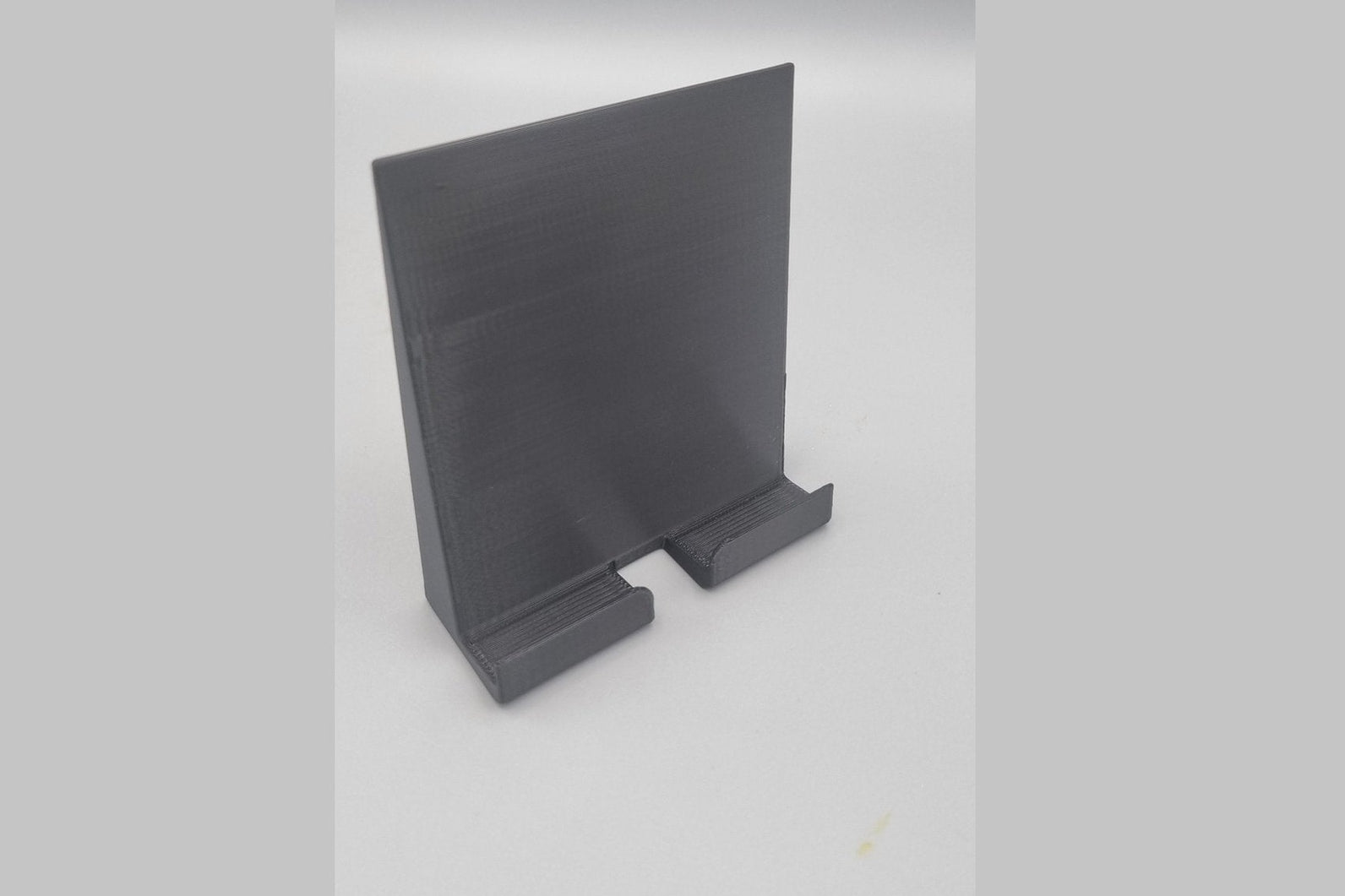 Handy oder Tablethalterung für Ikea Skadis - Praktische Lösung für Ihren Arbeitsbereich